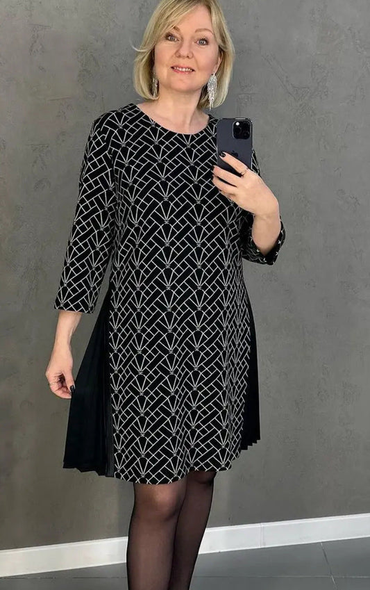 Edelvie - Schwarzes Kleid mit geometrischem Muster